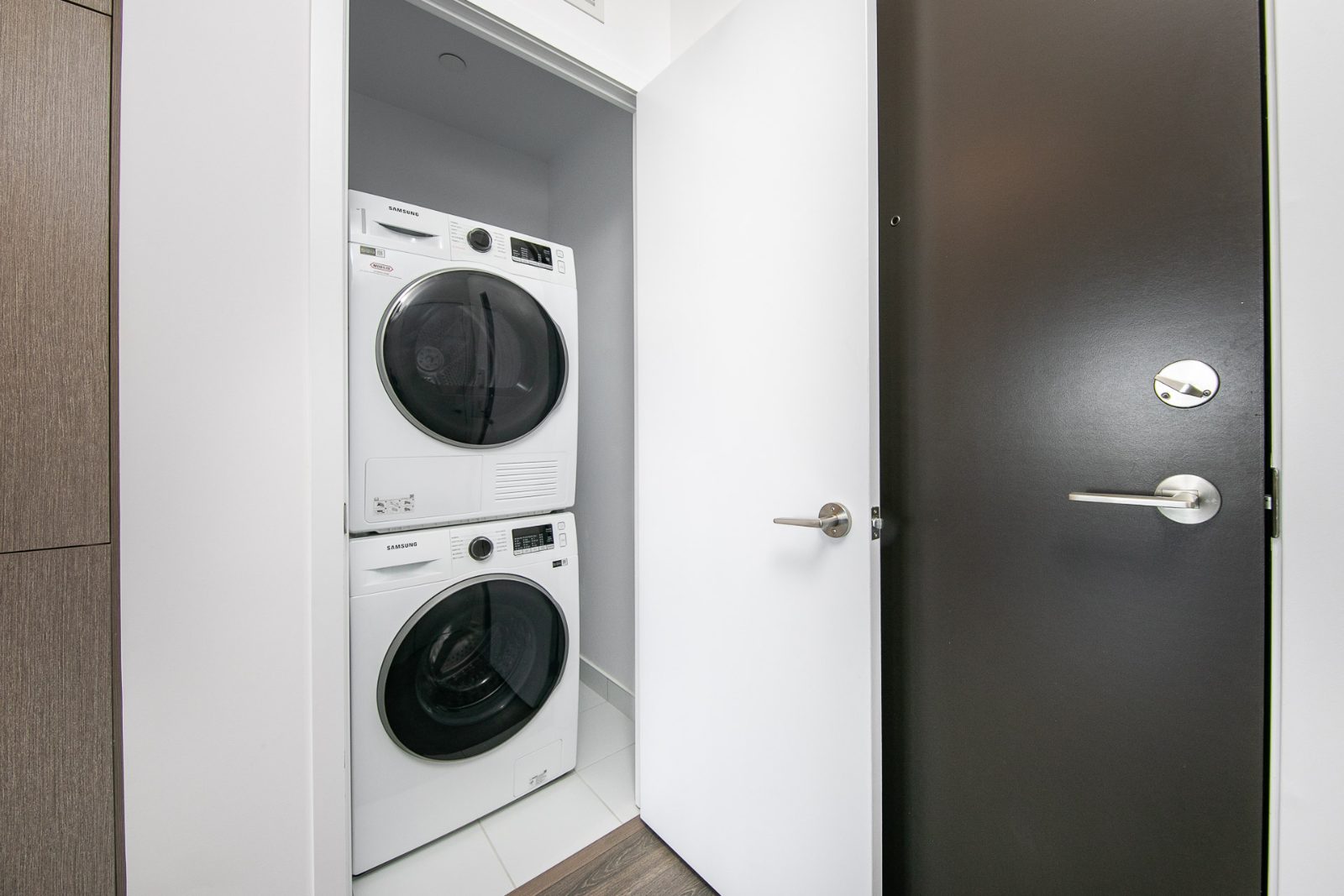 VMC 전철 인근 1+덴 $2,050/M 사진 4