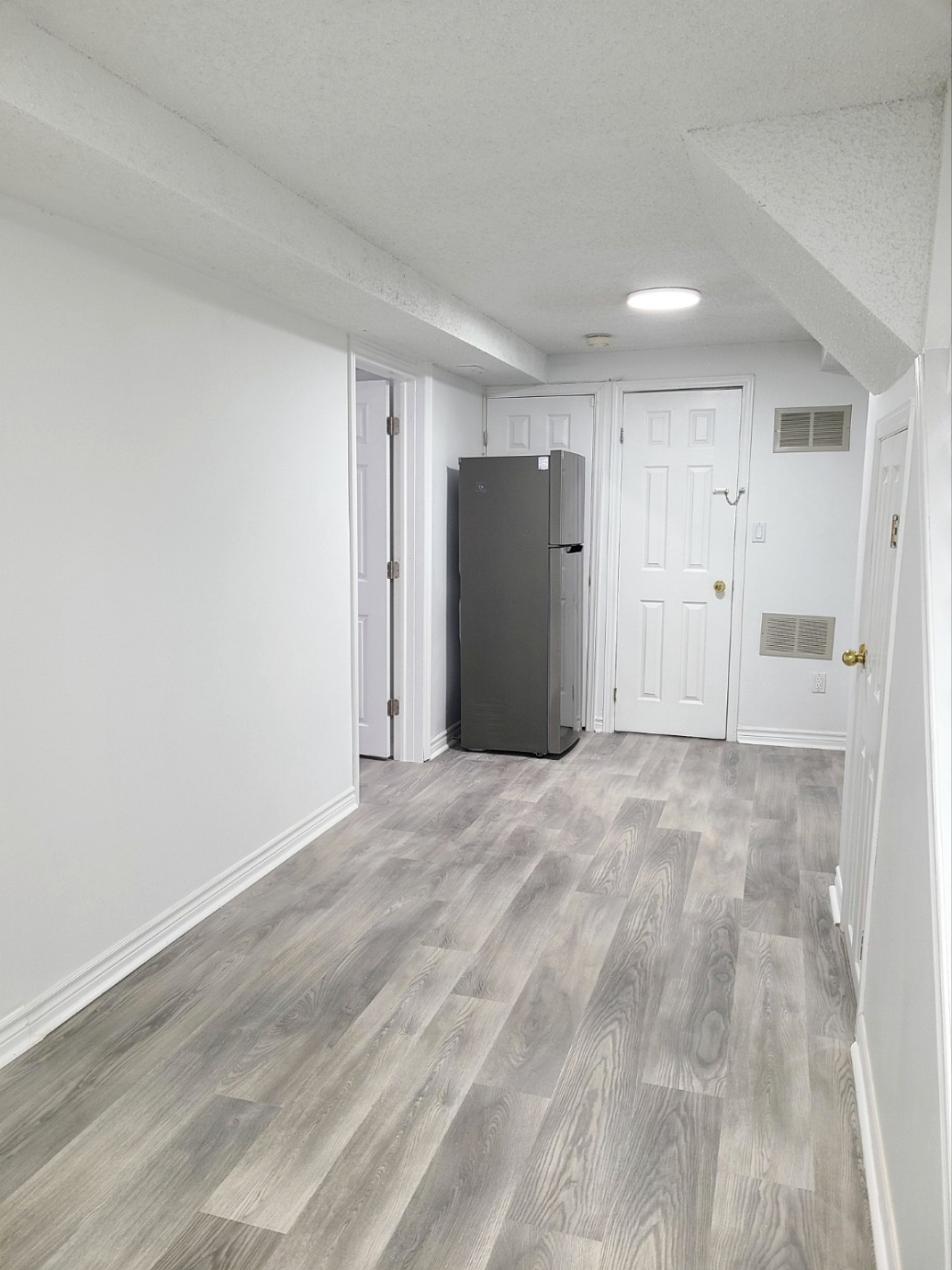 [남녀불문] □■ 힐다&클락 하우스 1 bed 1 bath 베이스먼트 전체 렌트 □■