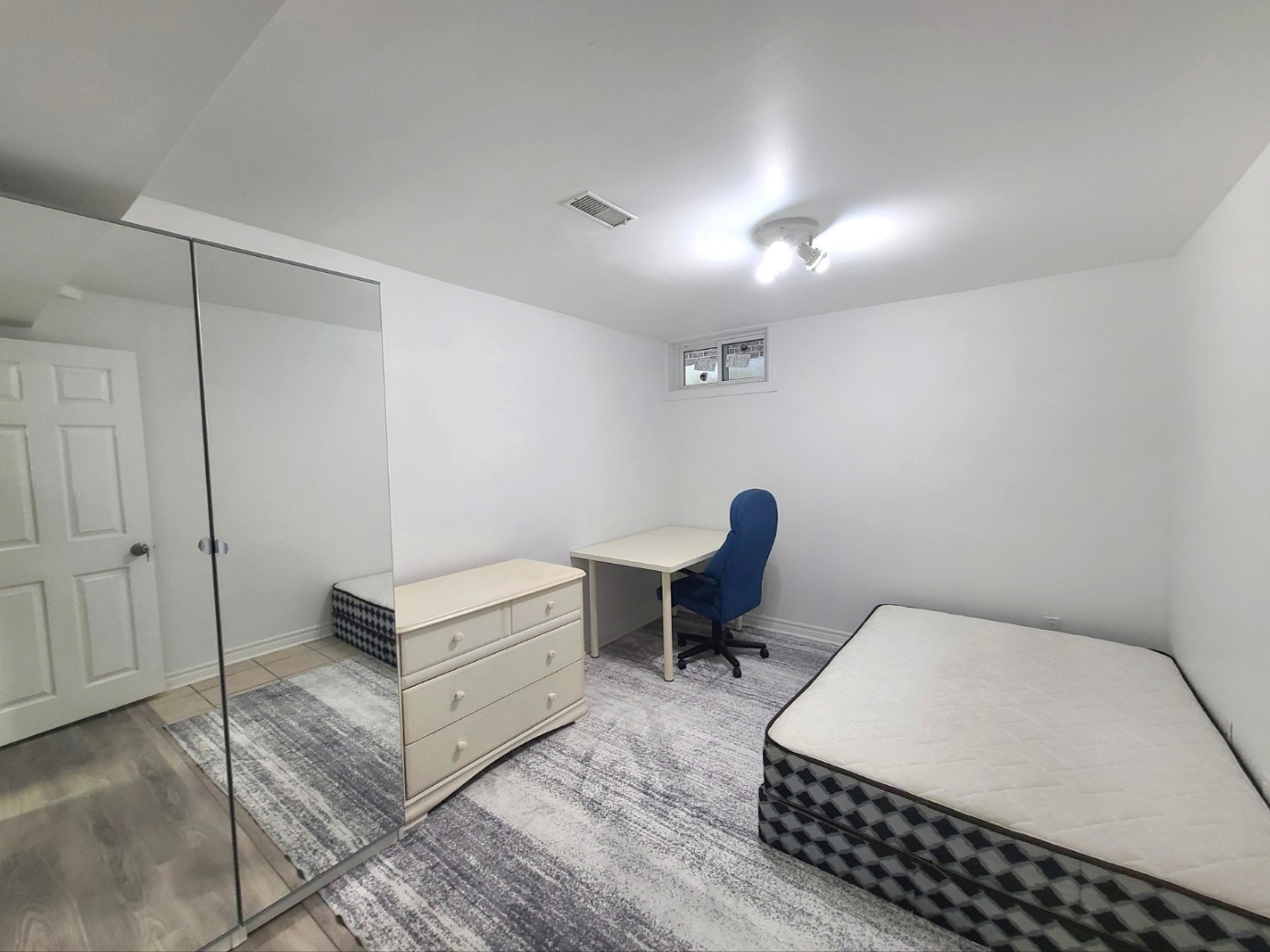 [남녀불문] □■ 힐다&클락 하우스 1 bed 1 bath 베이스먼트 전체 렌트 □■ 사진 3