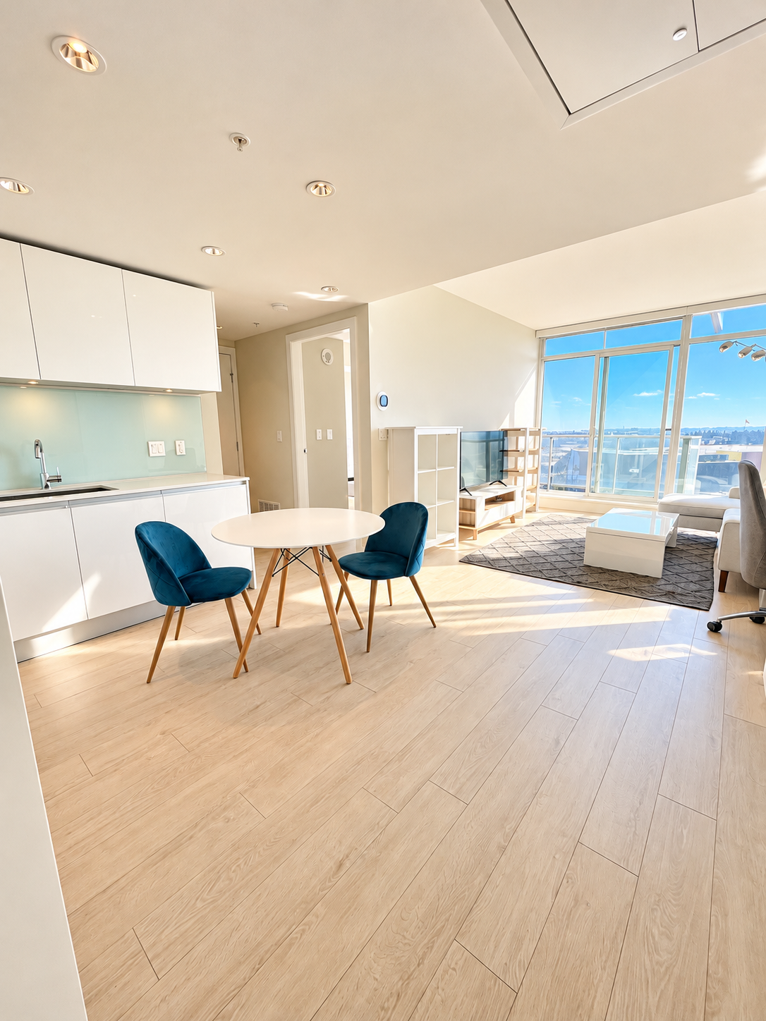 다운타운 콘도 가구포함 전체렌트 1bed 1bath