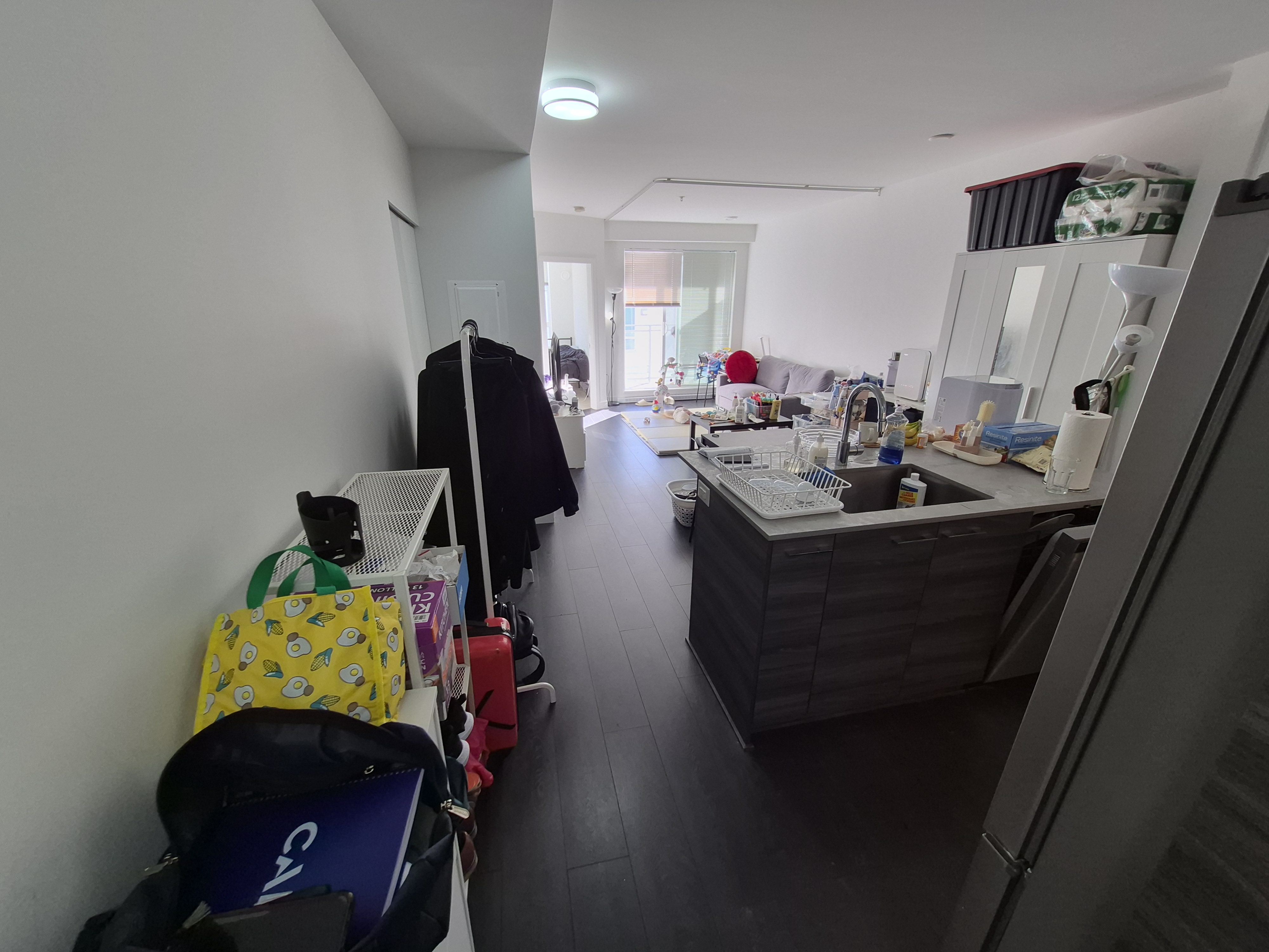 🏡 Surrey Central 근처 넓은 1베드룸 콘도 사진 2