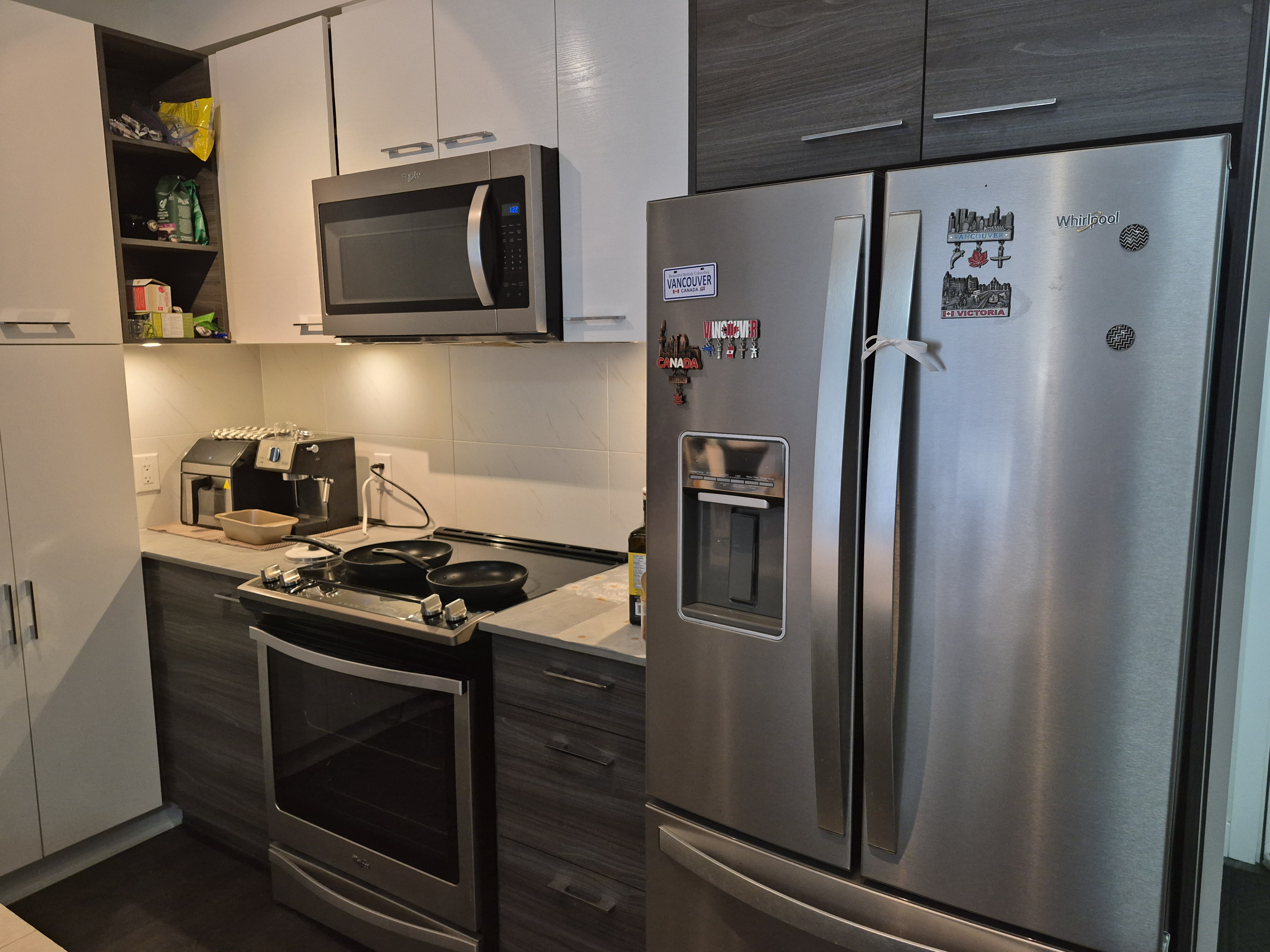 써리 센트럴 근처 580sq.ft 1bed 콘도 렌트 합니다! (가구완비) 가격조정 사진 2