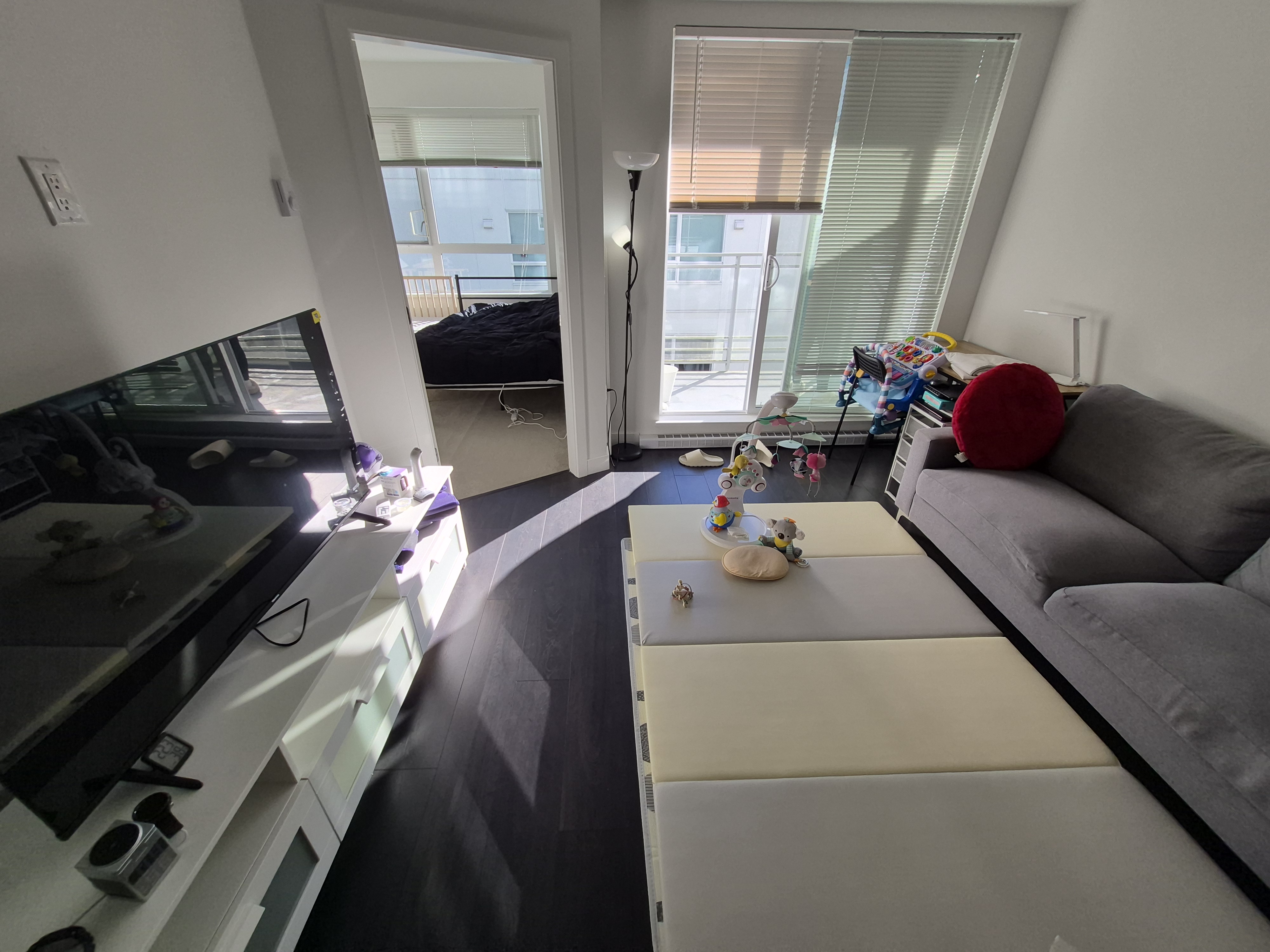 써리 센트럴 근처 580sq.ft 1bed 콘도 렌트 합니다! (가구완비) 가격조정 사진 4