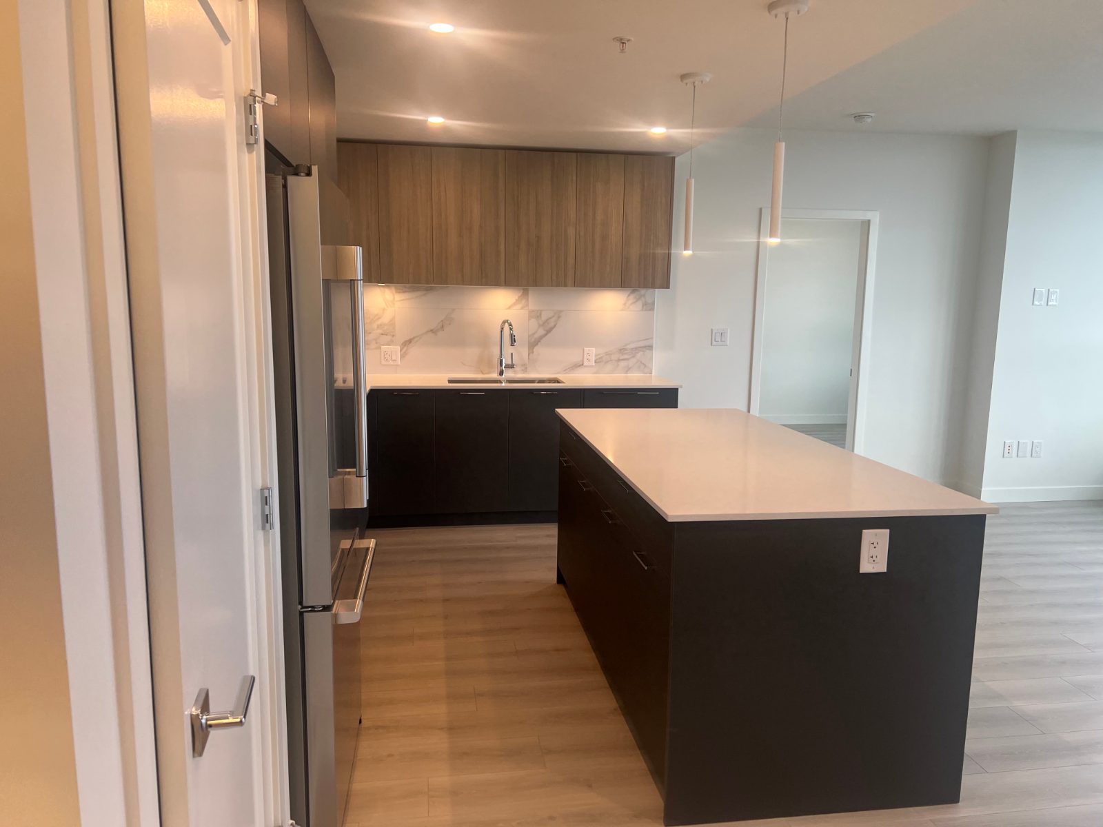 랭리 고층 콘도 2bed+2bath Latimer Heights The Towers