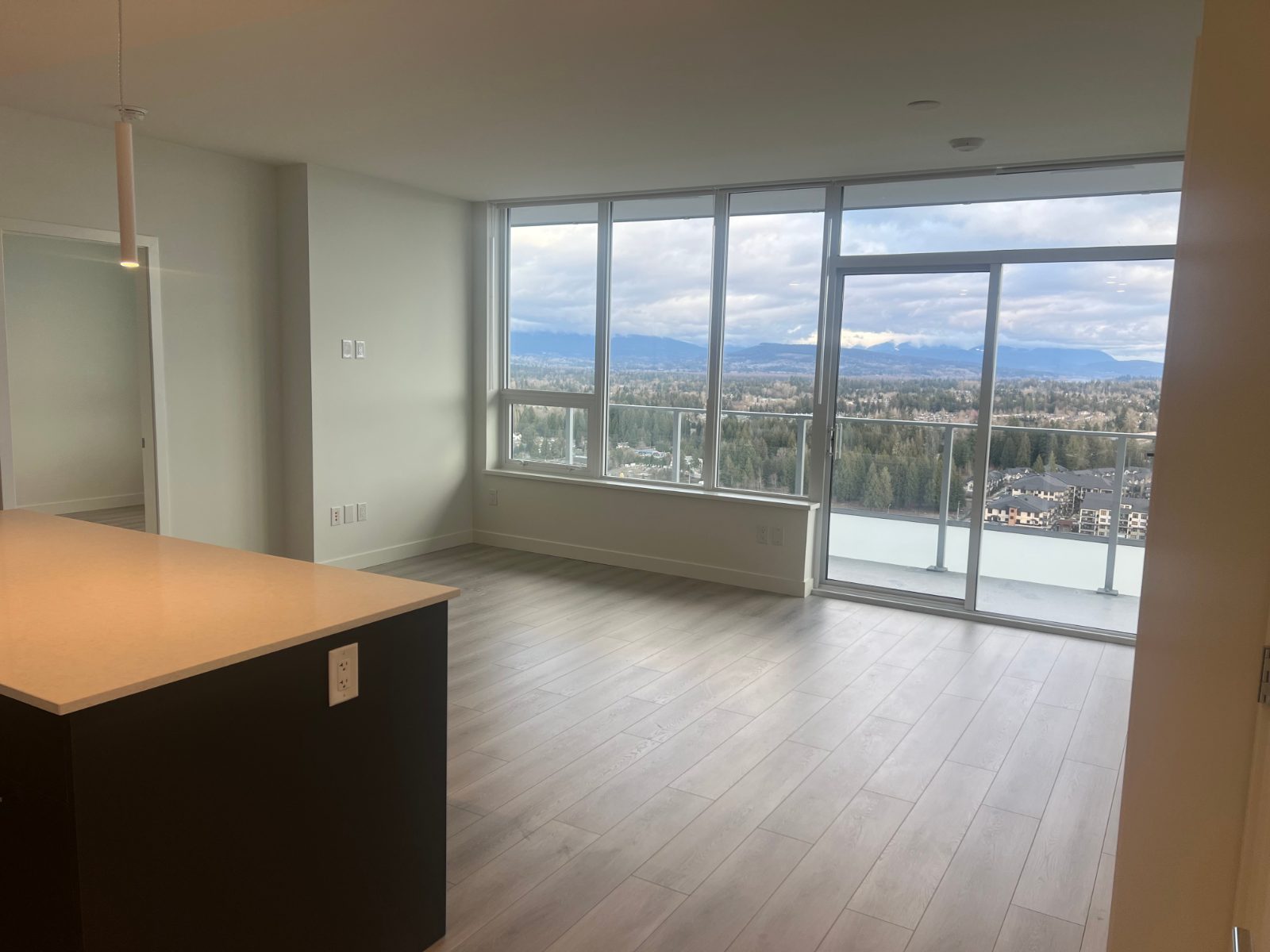 랭리 고층 콘도 2bed+2bath Latimer Heights The Towers 사진 2