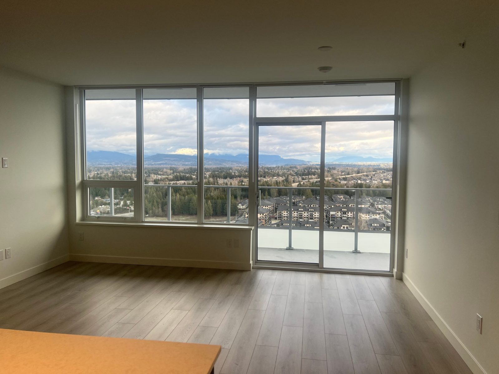 랭리 고층 콘도 2bed+2bath Latimer Heights The Towers 사진 3