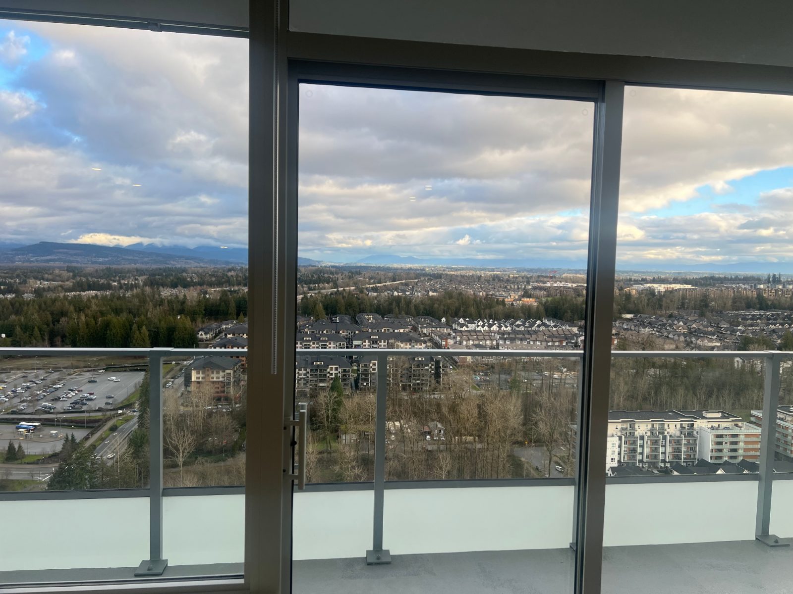 랭리 고층 콘도 2bed+2bath Latimer Heights The Towers 사진 4