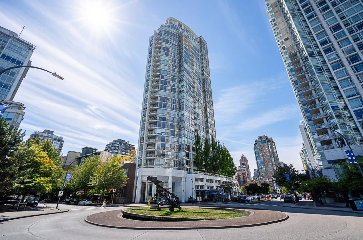 방2+Den+Office Yaletown(다운타운) 워터프런트 콘도입니다.