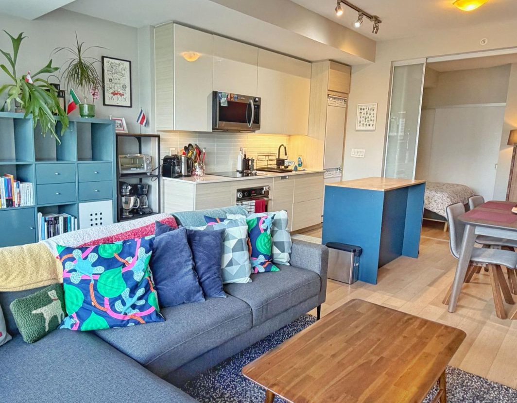 인터넷·수도세 무료! 가구 풀옵션 완비, 23층 동향 754sqft 2베드룸 사진 2